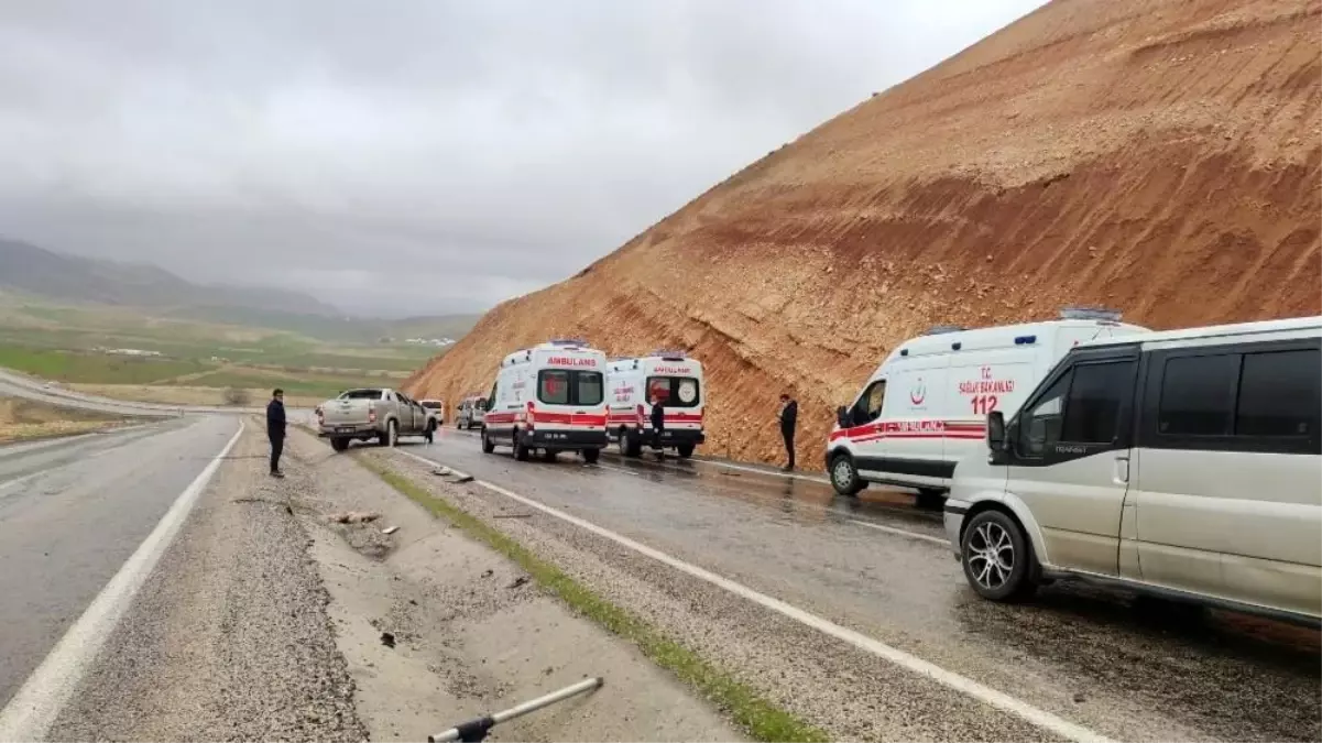 Şırnak'ta korona virüs salgınında kullanılan malzemeleri almaya giden sağlık personelleri kaza geçirdi: 4 yaralı
