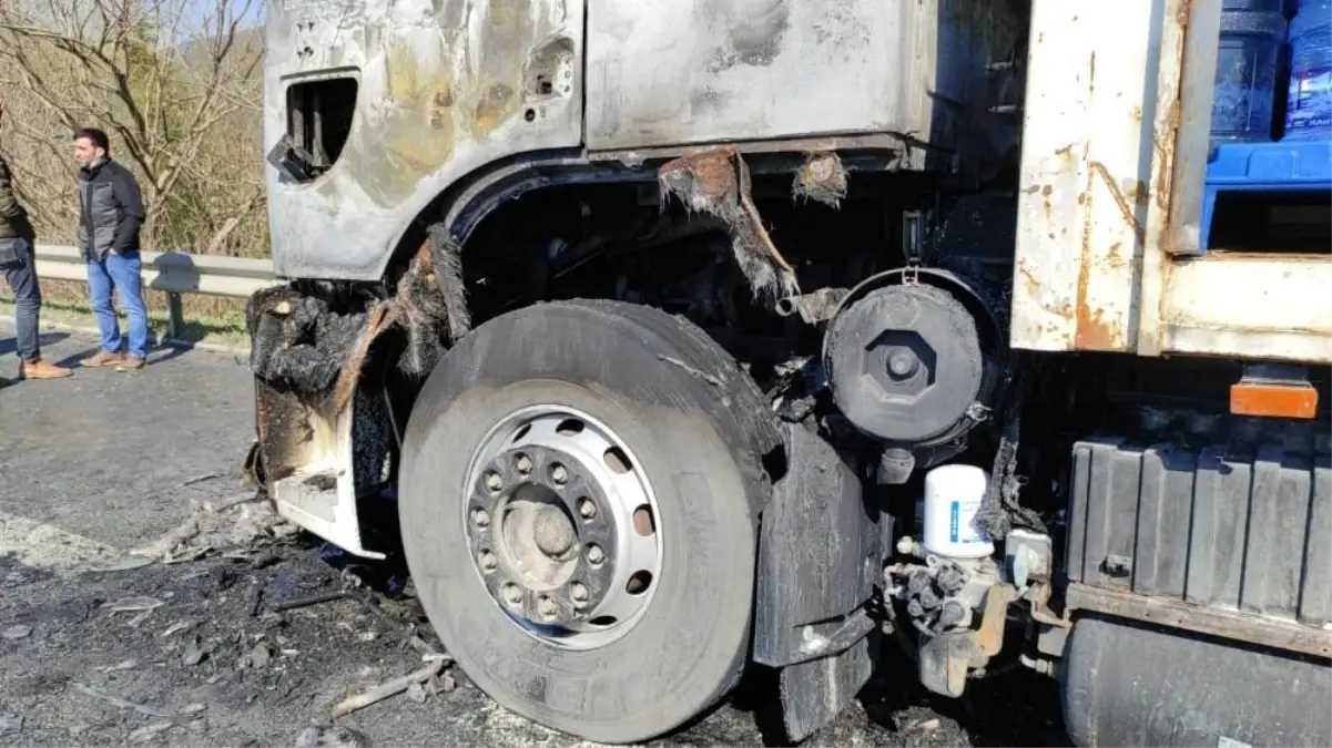 Su kamyonu alev topuna döndü