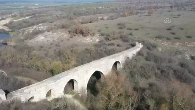 Tarihi su yolundaki kemerin kaçak kazıyla tahrip edildiği iddia edildi