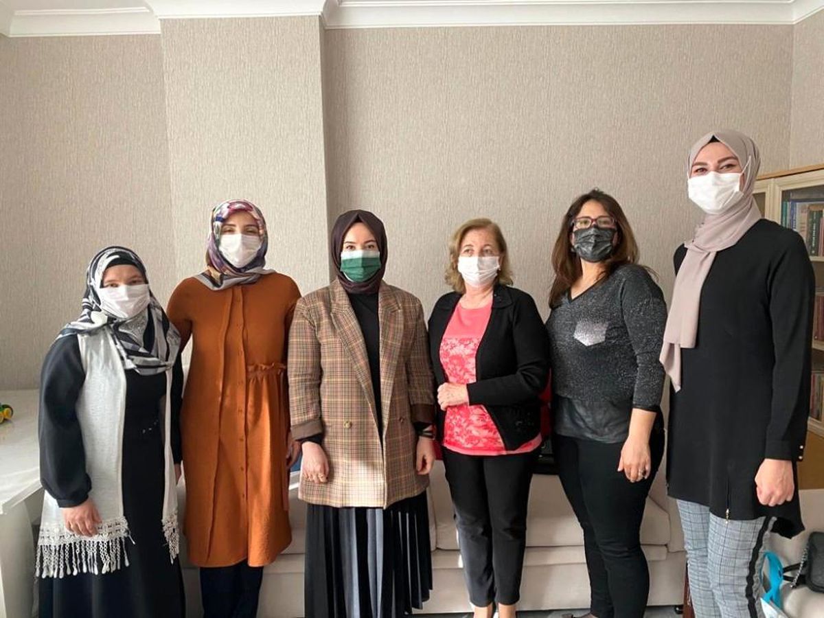 Vali ve belediye başkanı eşlerinden Sevgi Evlerine ziyaret