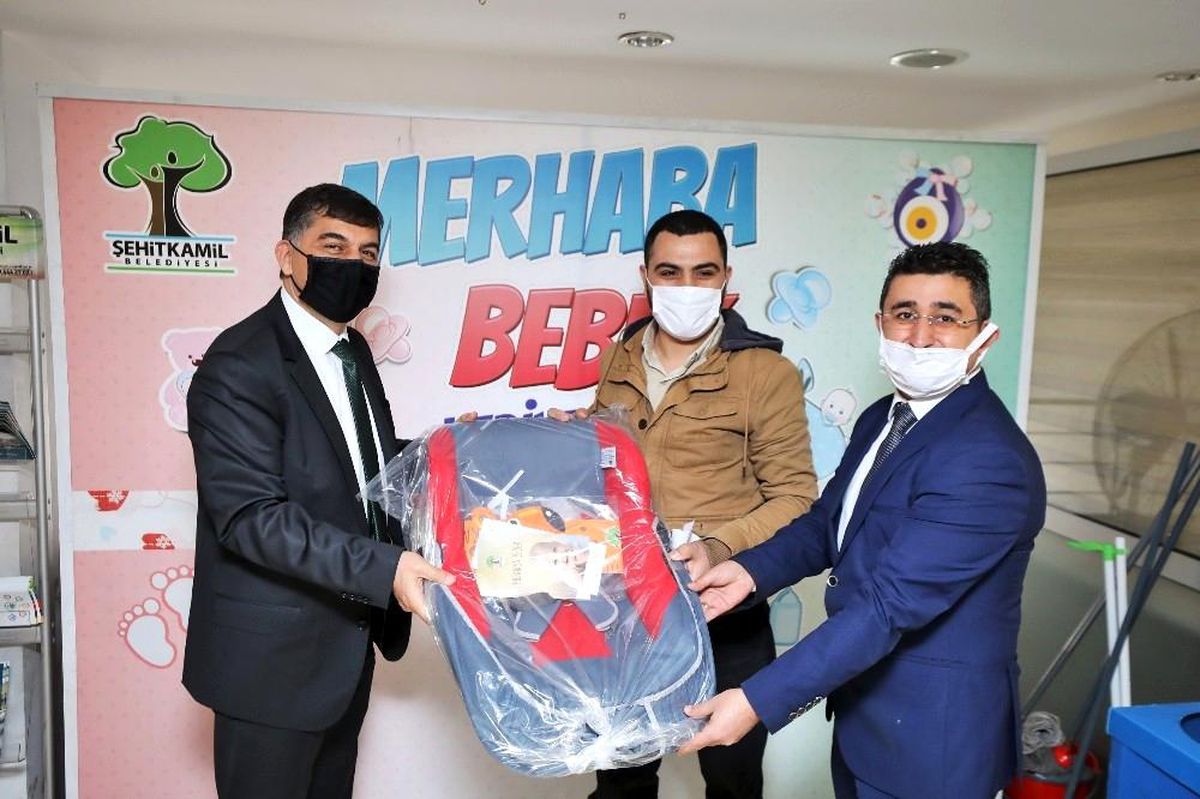 Yeni doğan bebeklere ilk hediye Şehitkamil\'den