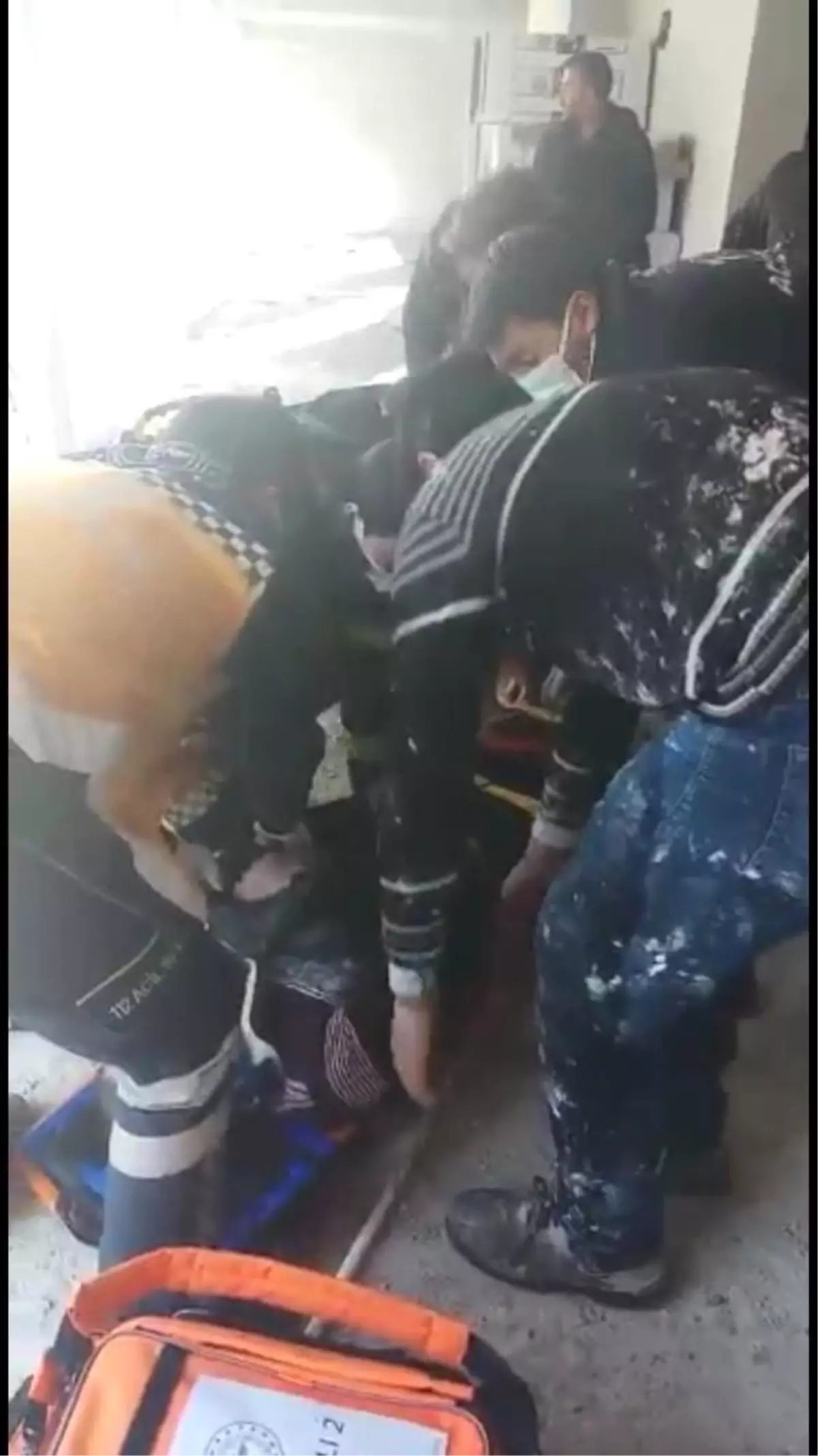 Asansör boşluğuna düşen inşaat işçisi ağır yaralandı