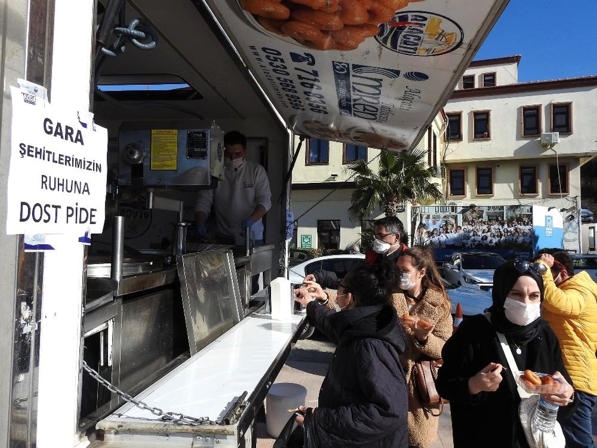 Çeşmeli esnaftan Gara şehitleri anısına lokma