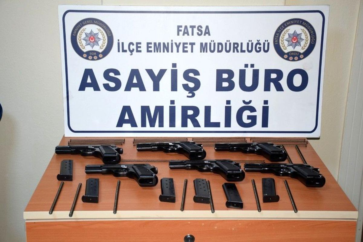 Fatsa\'da 6 adet kaçak silah ele geçirdi: 2 gözaltı