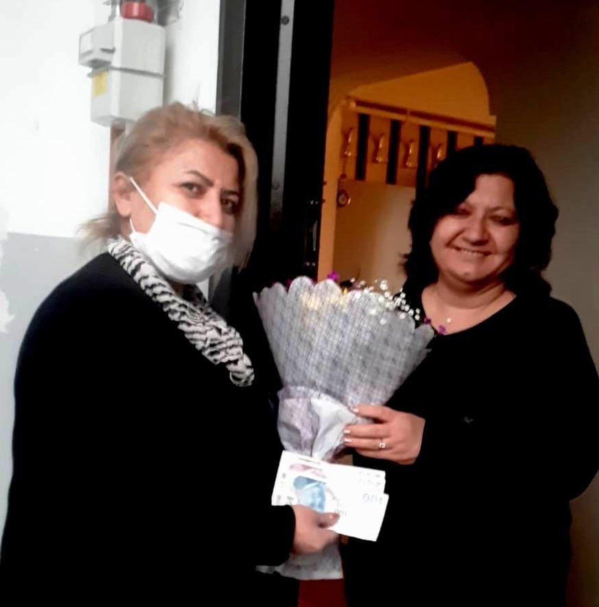 İran kedisine kayıp haberleri sonucu kavuştu