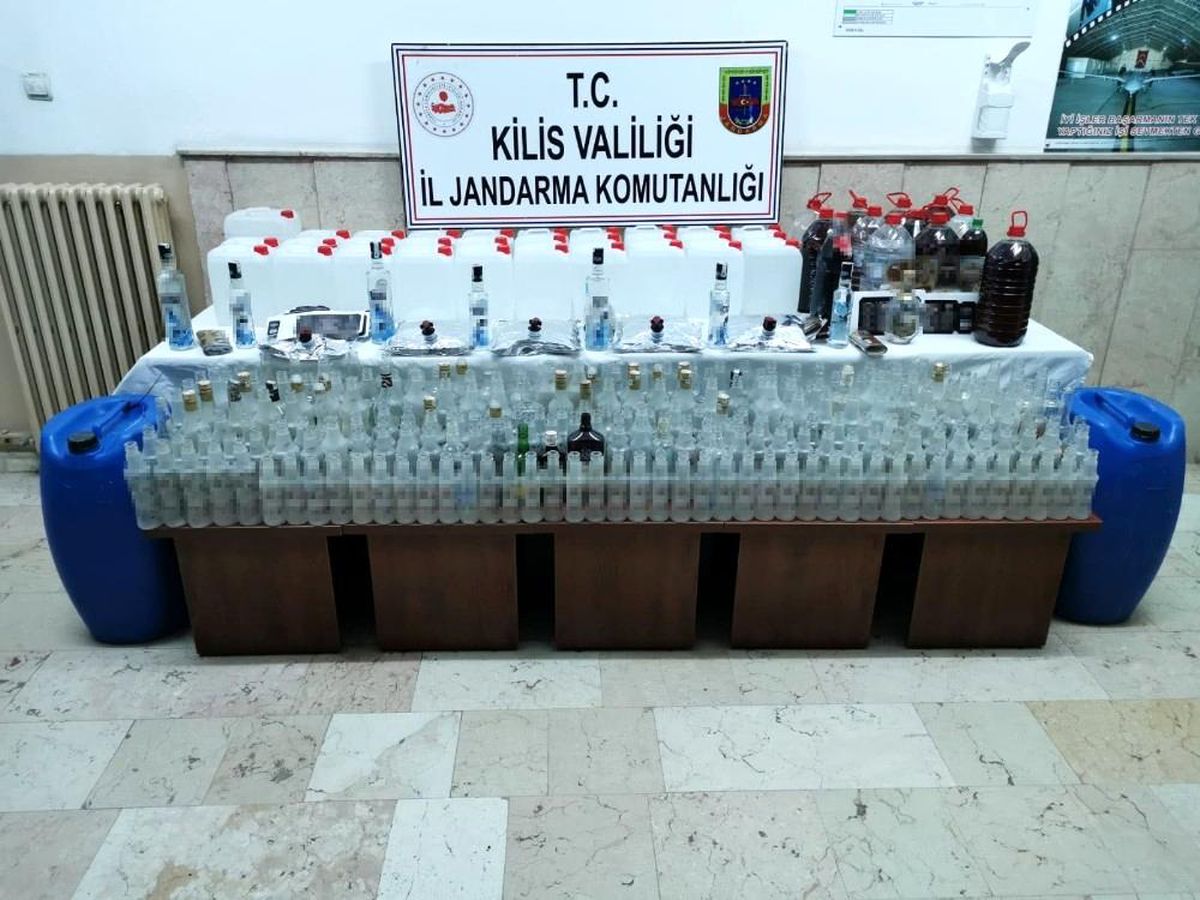 Son dakika haberleri! Kilis\'te çok miktarda sahte alkol ele geçirildi