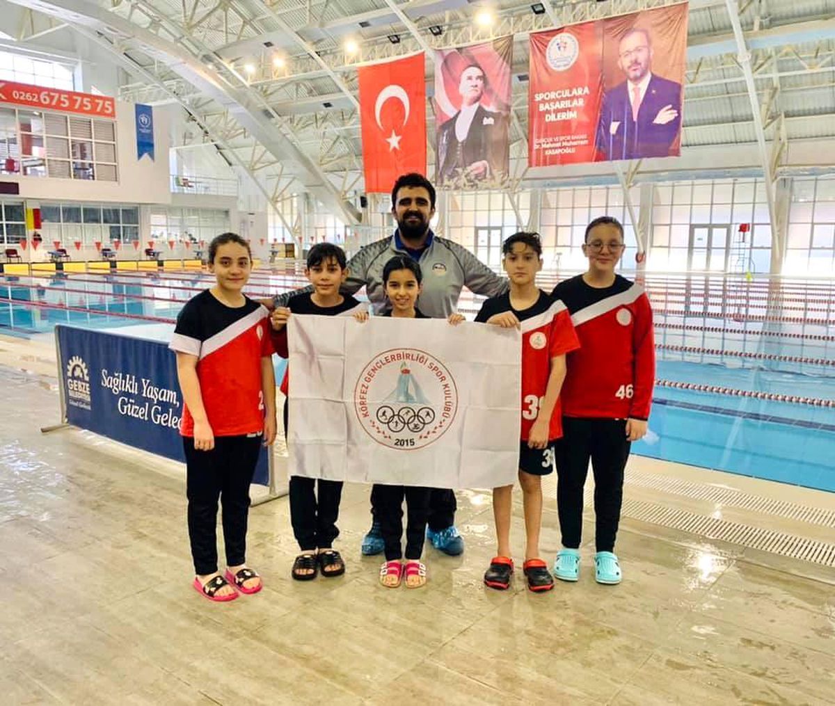 Körfezli yüzücülerin final mutluluğu