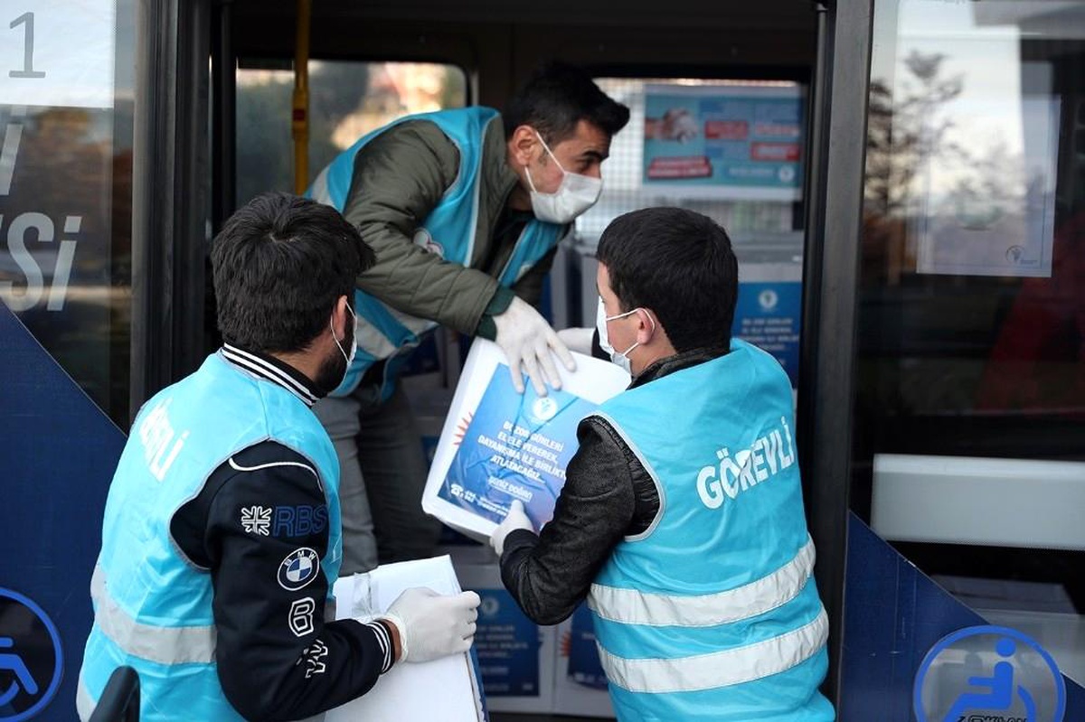 Merkezefendi Belediyesi, esnaf ve müzisyenlere gıda kolisi desteğini sürdürüyor
