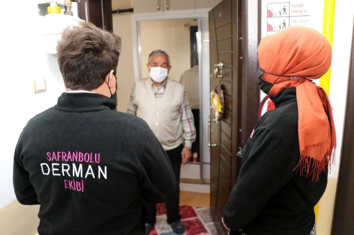 Safranbolu Belediyesi\'nin "Derman" ekibi vatandaşın kapısını çalıyor