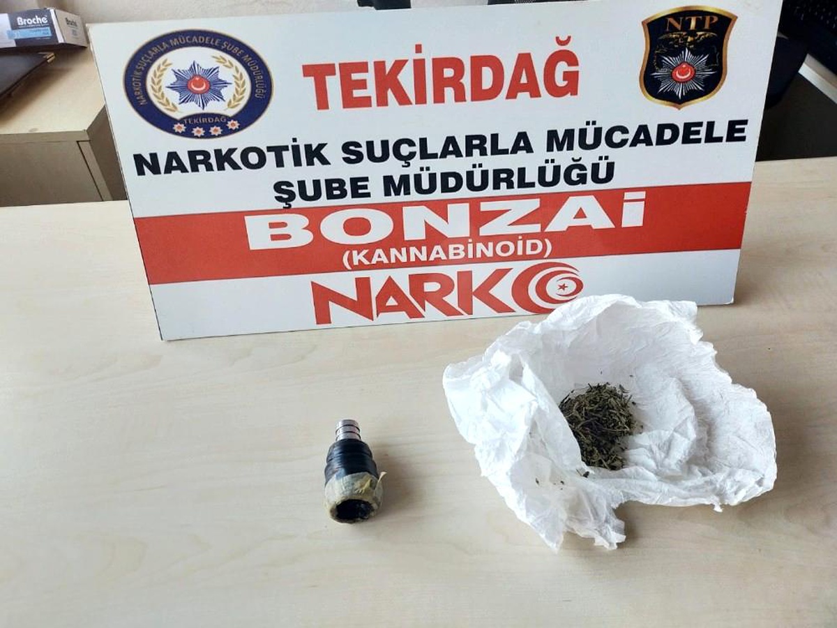 Son dakika... Uyuşturucu içme aparatı ile yakalanan şüpheliler gözaltına alındı