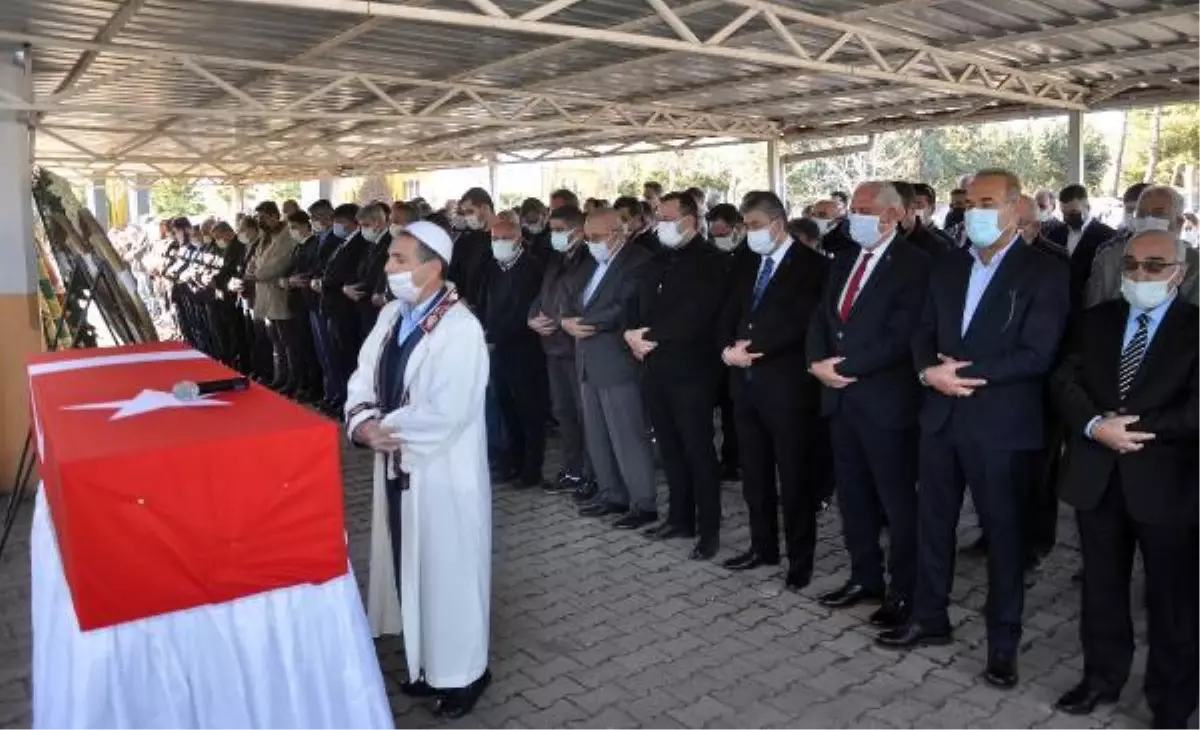 Eski Devlet Bakanı Ahmet Şanal toprağa verildi