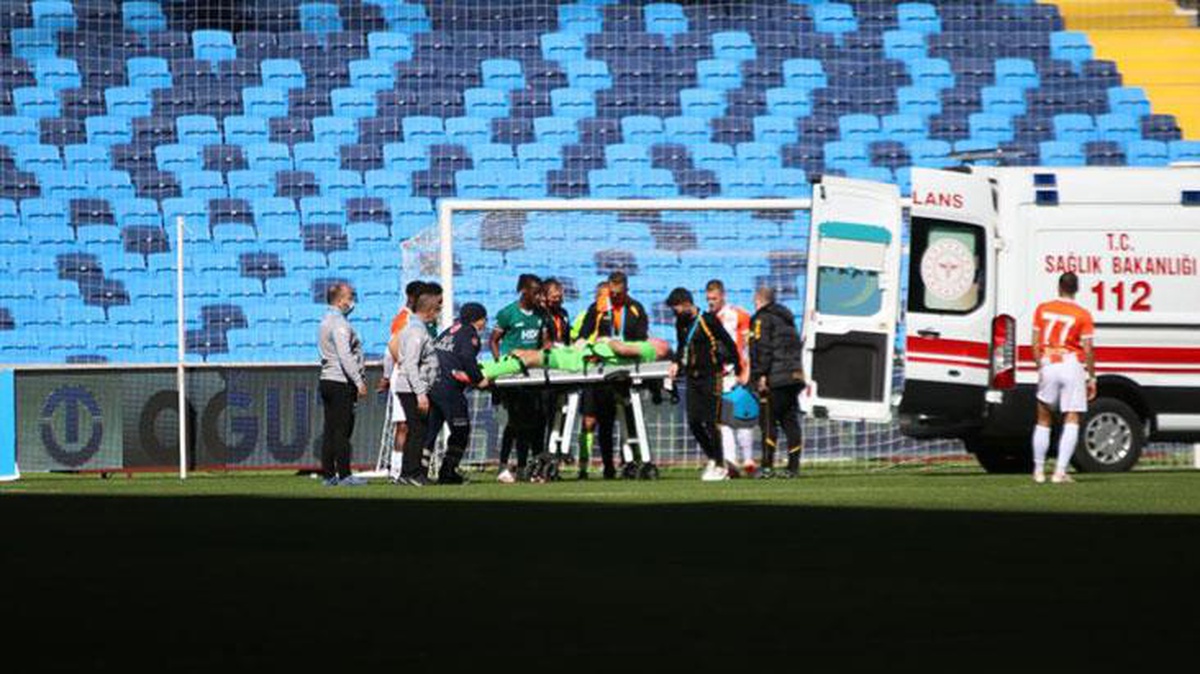 Adanaspor kalecisi Goran Karacic, Giresunspor maçında fenalaşarak hastaneye kaldırıldı