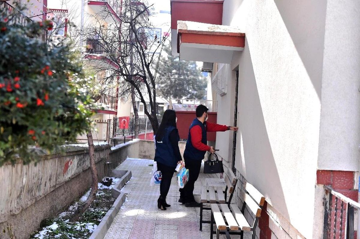 Ankara Büyükşehir Belediyesi\'nden bebek bezi ve mama desteği