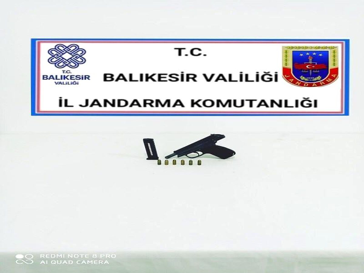 Son dakika haberleri | Balıkesir\'de jandarma 14 aranan şahsı yakaladı