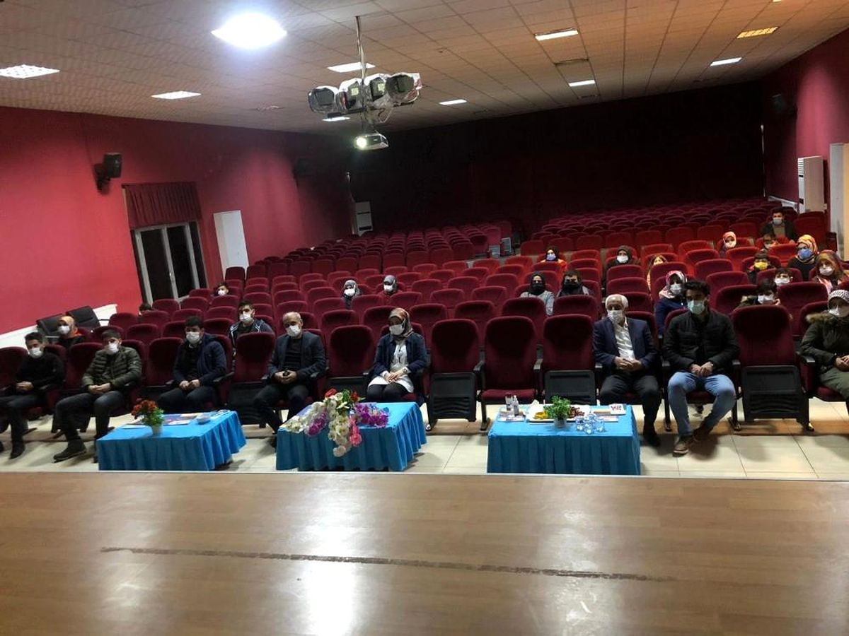 Bingöl Solhan\'da ailelere ve çocuklara film gösterimi