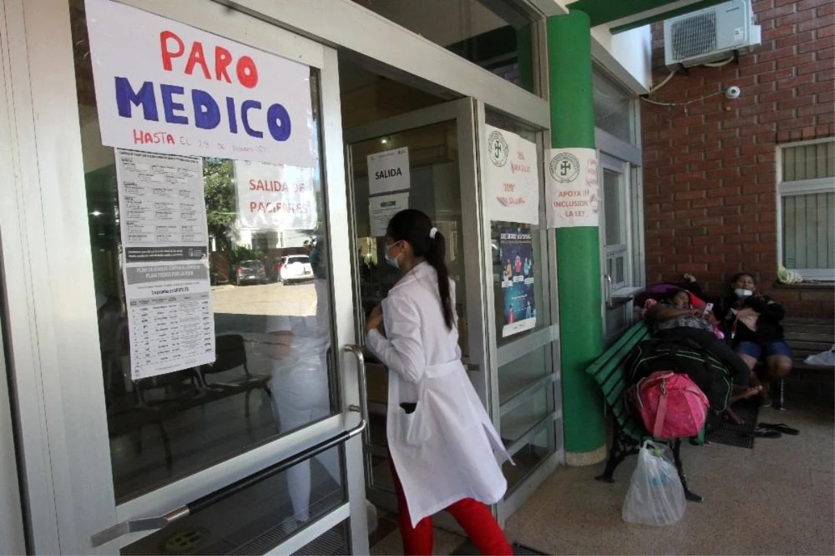 Bolivya\'da doktor grevine destek gösterilerinde çok sayıda kişi yaralandı