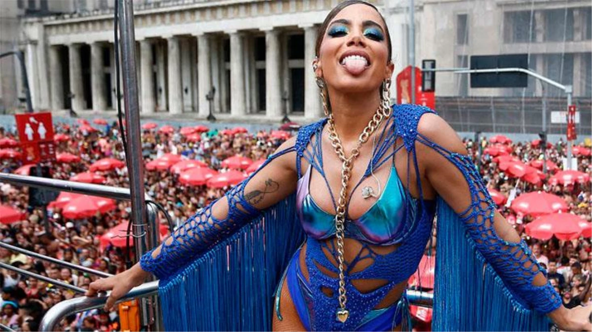 Brezilyalı şarkıcı Anitta\'nın anüsüne dövme yaptırırken çekilen görüntüleri internete sızdı