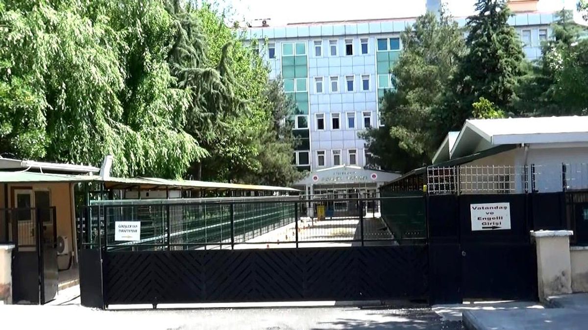 Son dakika 3. sayfa: Diyarbakır\'da silahlı saldırıya uğrayan şahıs hayatını kaybetti, polis olaya karışan 3 kişiyi gözaltına aldı