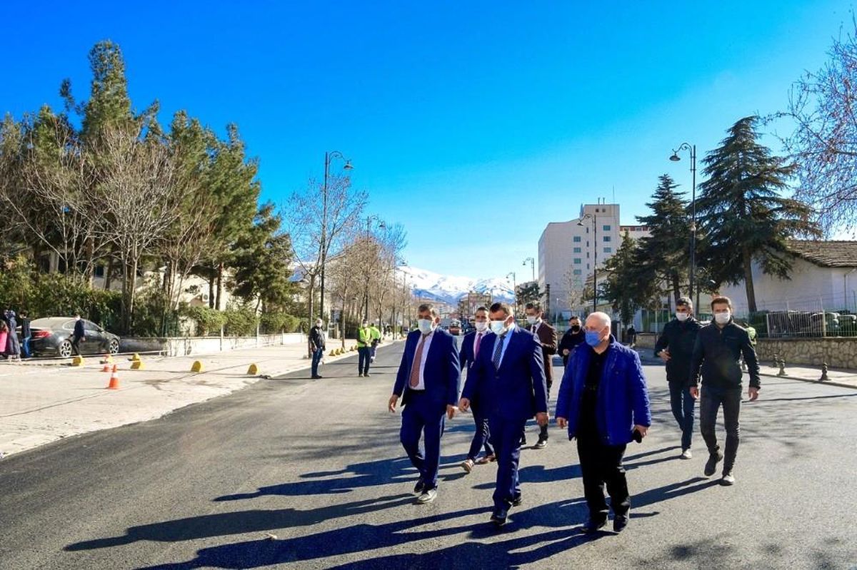 Dört şeride çıkarılan İstasyon Caddesi\'nde asfalt serimi tamamlandı