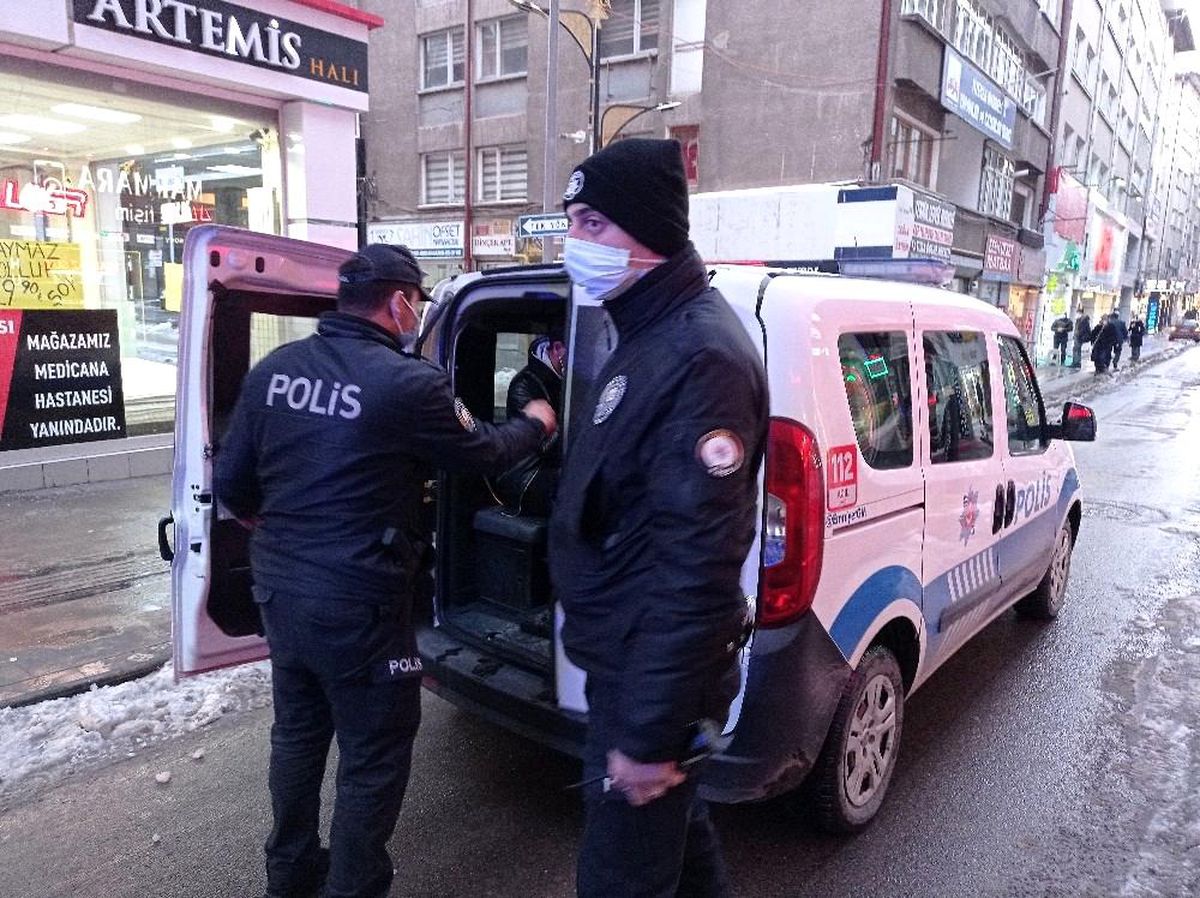 Evde kumar oynayan şahıslara 37 bin 273 lira ceza kesildi