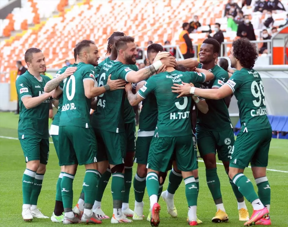 Giresunspor, deplasmanda Adanaspor\'u 4-0 yendi ve üst üste 12. galibiyetini aldı