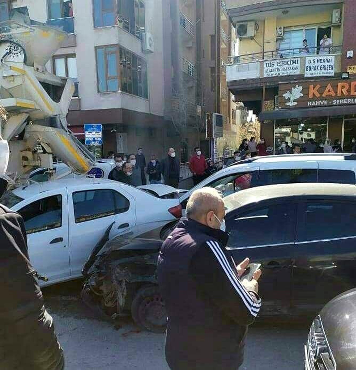 Hatay\'da zincirleme trafik kazası: 3 yaralı