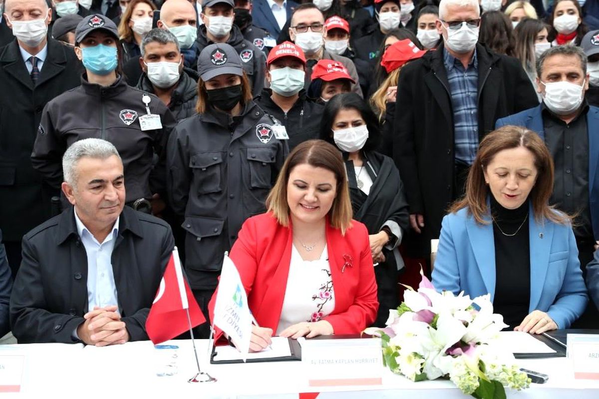 İzmit Belediyesi\'nde toplu iş sözleşmesi imzaladı
