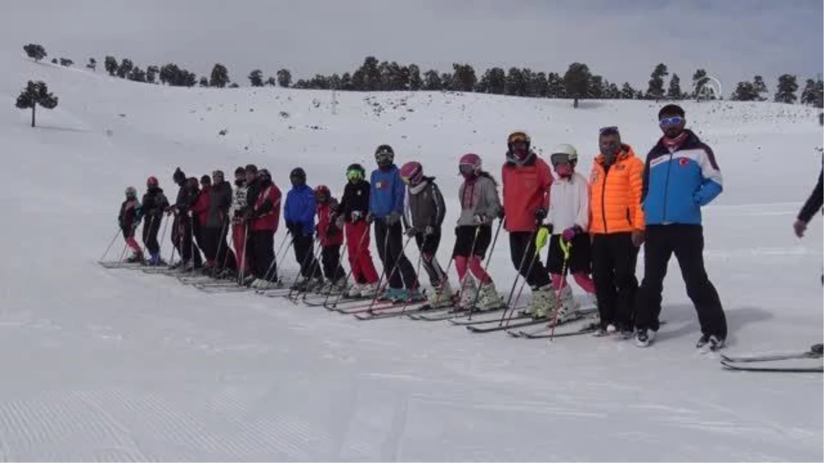 Kayakçılar, Türkiye Alp Disiplini A Grubu müsabakalarına hazırlanıyor