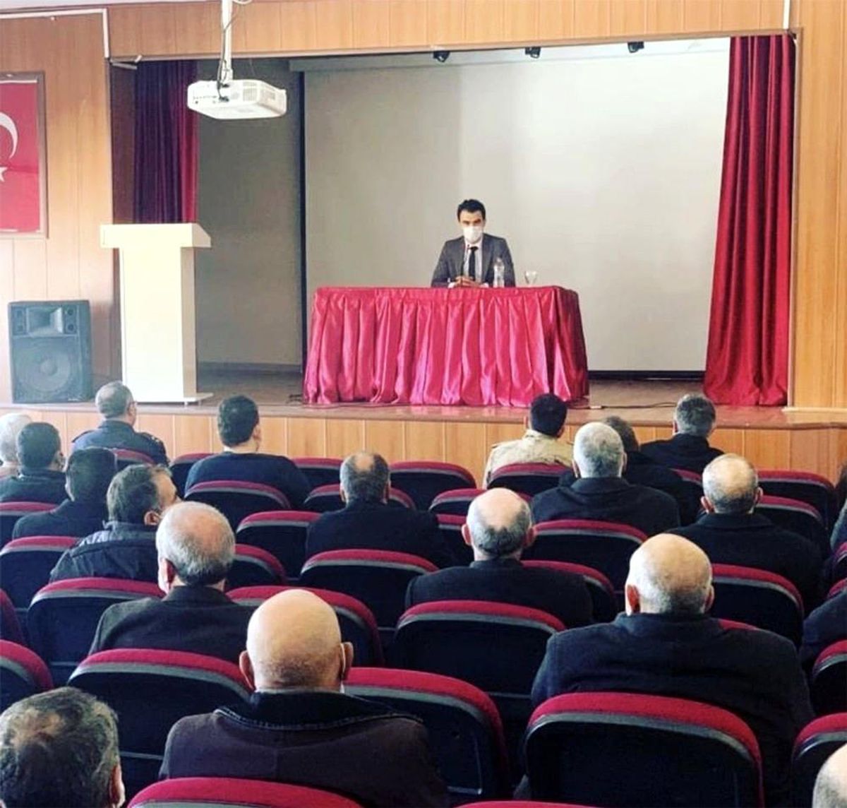Kaymakam İnam muhtarlarla buluştu