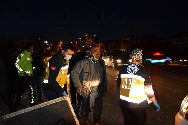 Kazada ikiye bölünen araçtan 2 kişi sağ çıktı