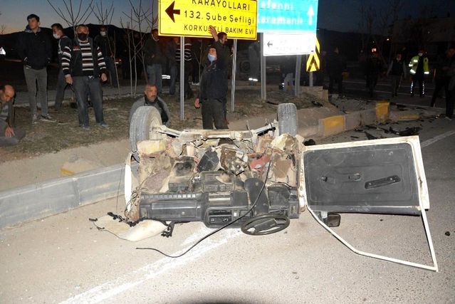 Kazada ikiye bölünen araçtan 2 kişi sağ çıktı