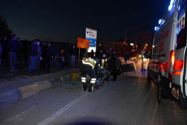 Kazada ikiye bölünen araçtan 2 kişi sağ çıktı