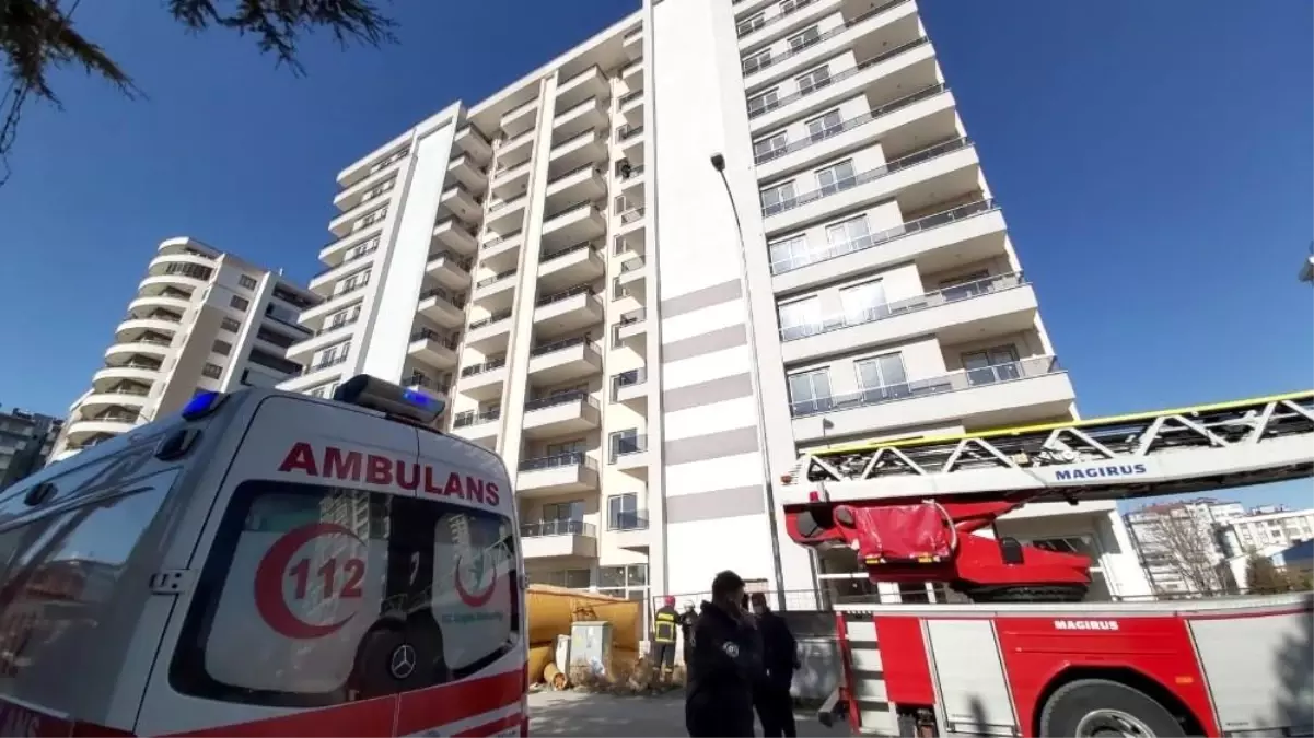 Konya'da 7. kattan atlamak isteyen kişi polis ikna etti