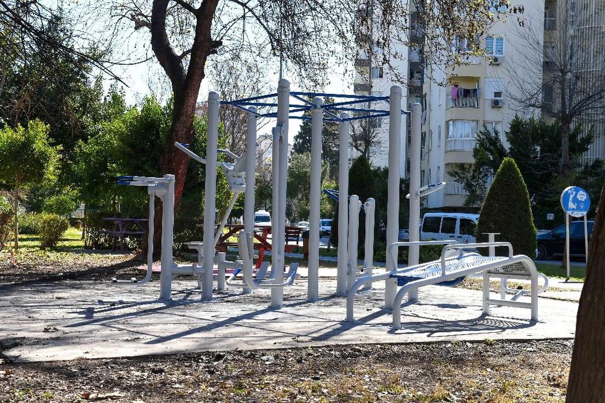 Muratpaşa\'da yangında zarar gören park yenilendi