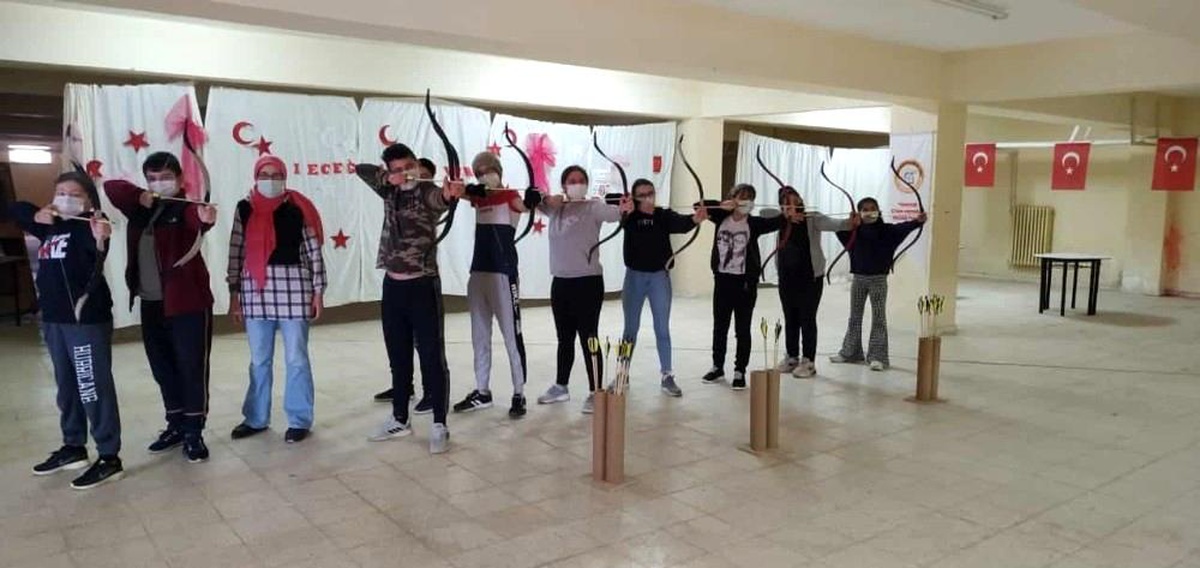 Pazaryeri\'nde okçuluk kursuna yoğun ilgi