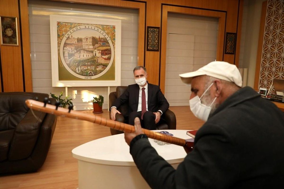 Rıdvan amca yeni sazına kavuştu