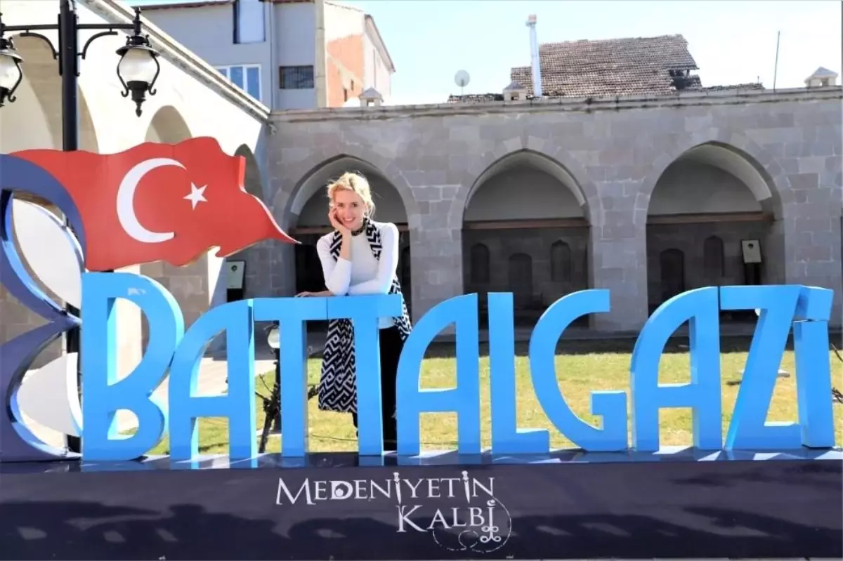 Sanatçı Wilma Elles, Battalgazi\'ye hayran kaldı