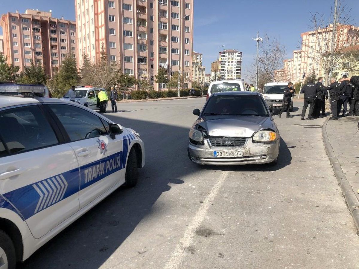 Son dakika haberleri | Ticari araç ile otomobili karıştığı kazada şans eseri yaralanan olmadı