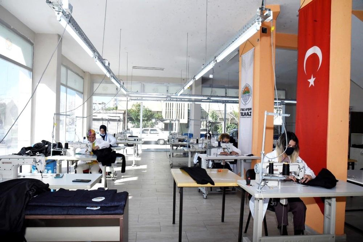 Toroslar Belediyesinin personel üniformaları TORTEK\'te üretiliyor