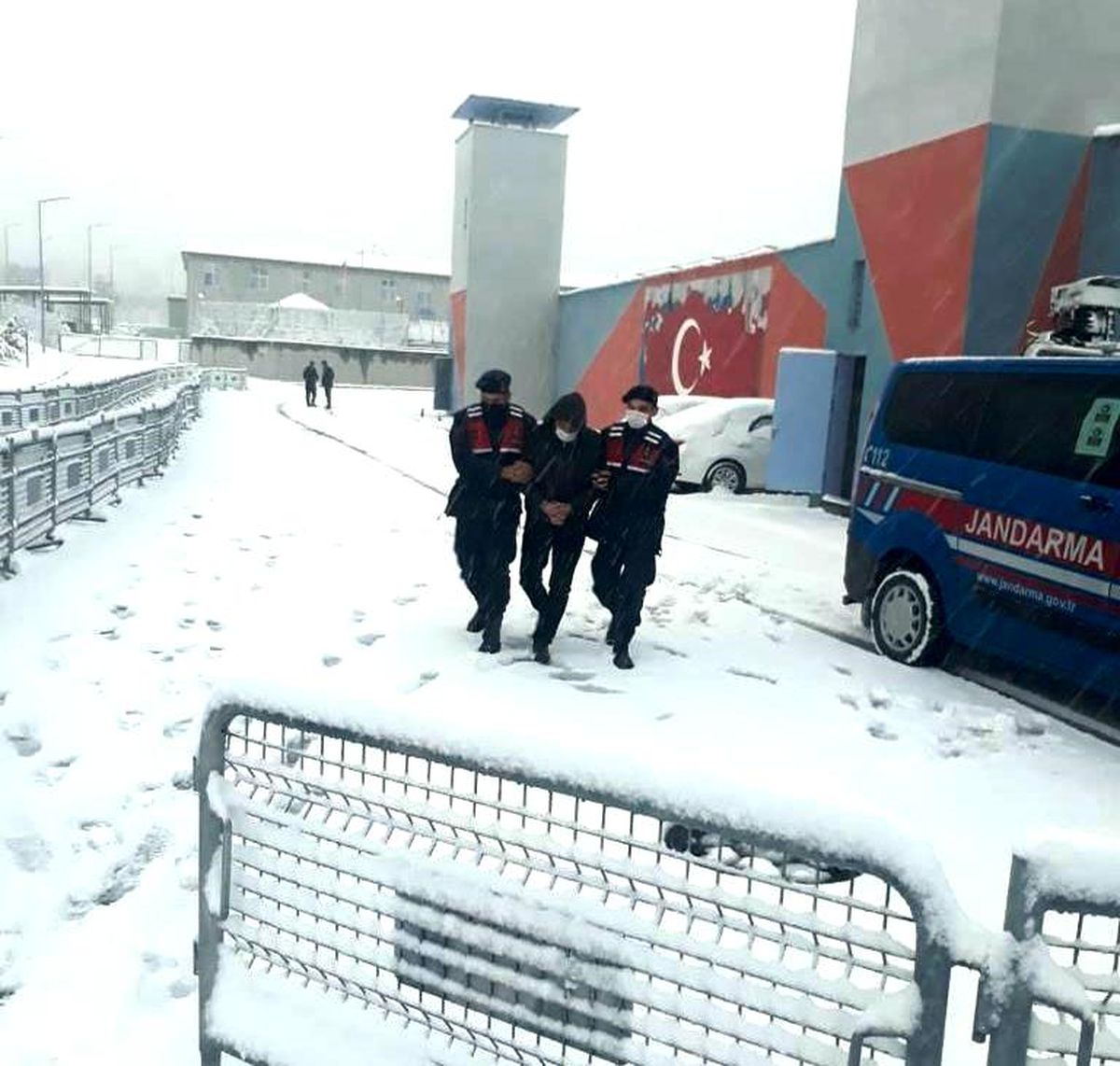 Düzce\'de aranan 2 şahıs jandarma ekiplerince yakalandı
