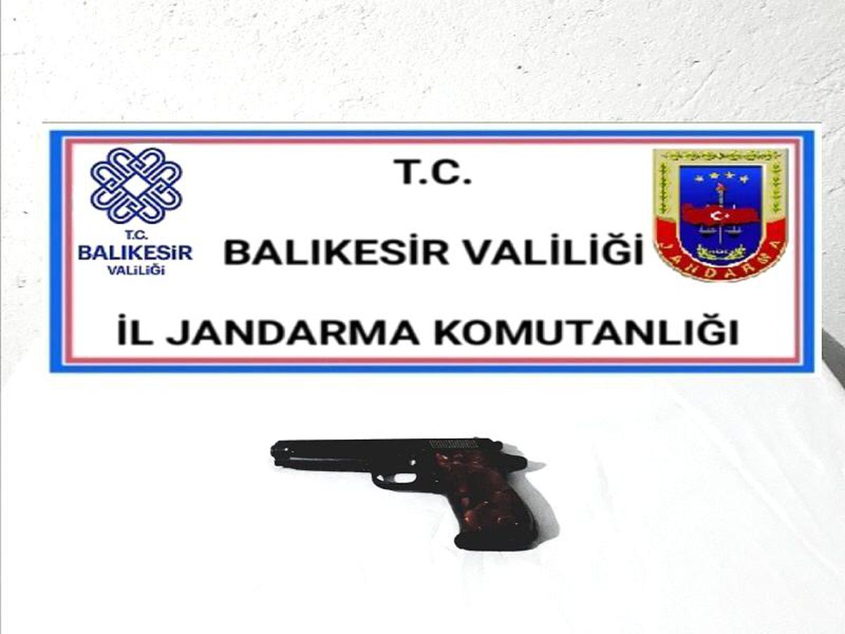 Son dakika haberi: Balıkesir\'de jandarma 14 aranan şahsı yakaladı