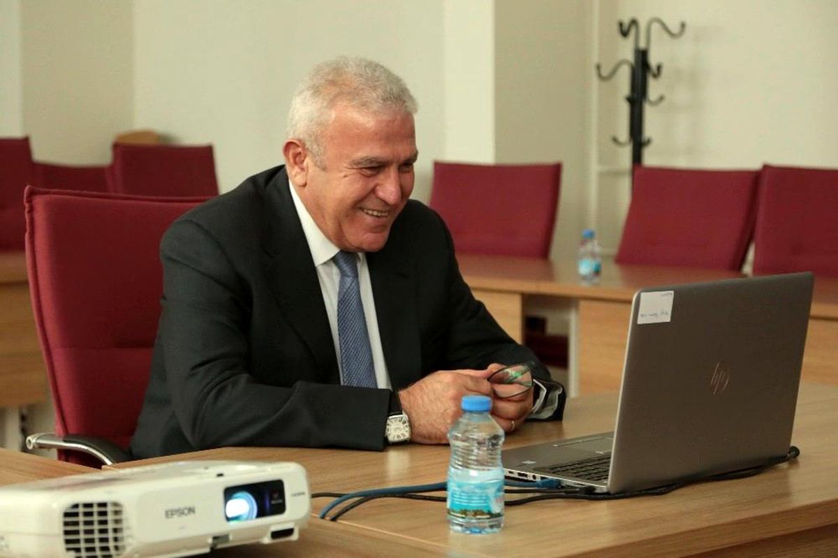 Başkan Atay\'dan otizmli çocuklara ve Efelerli kadınlara İngilizce eğitimi