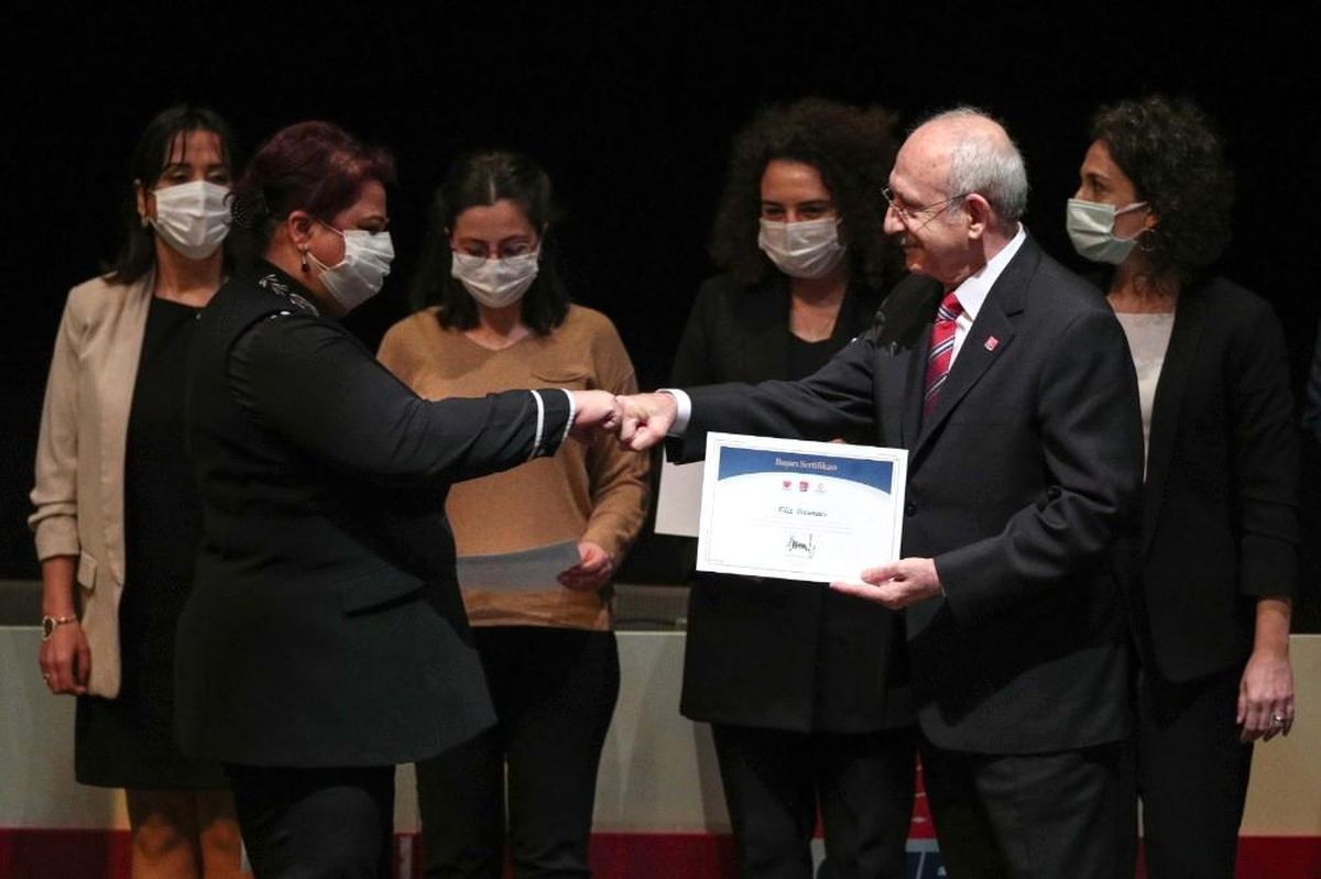 Buca Belediyesine Kılıçdaroğlu\'ndan proje sertifikası