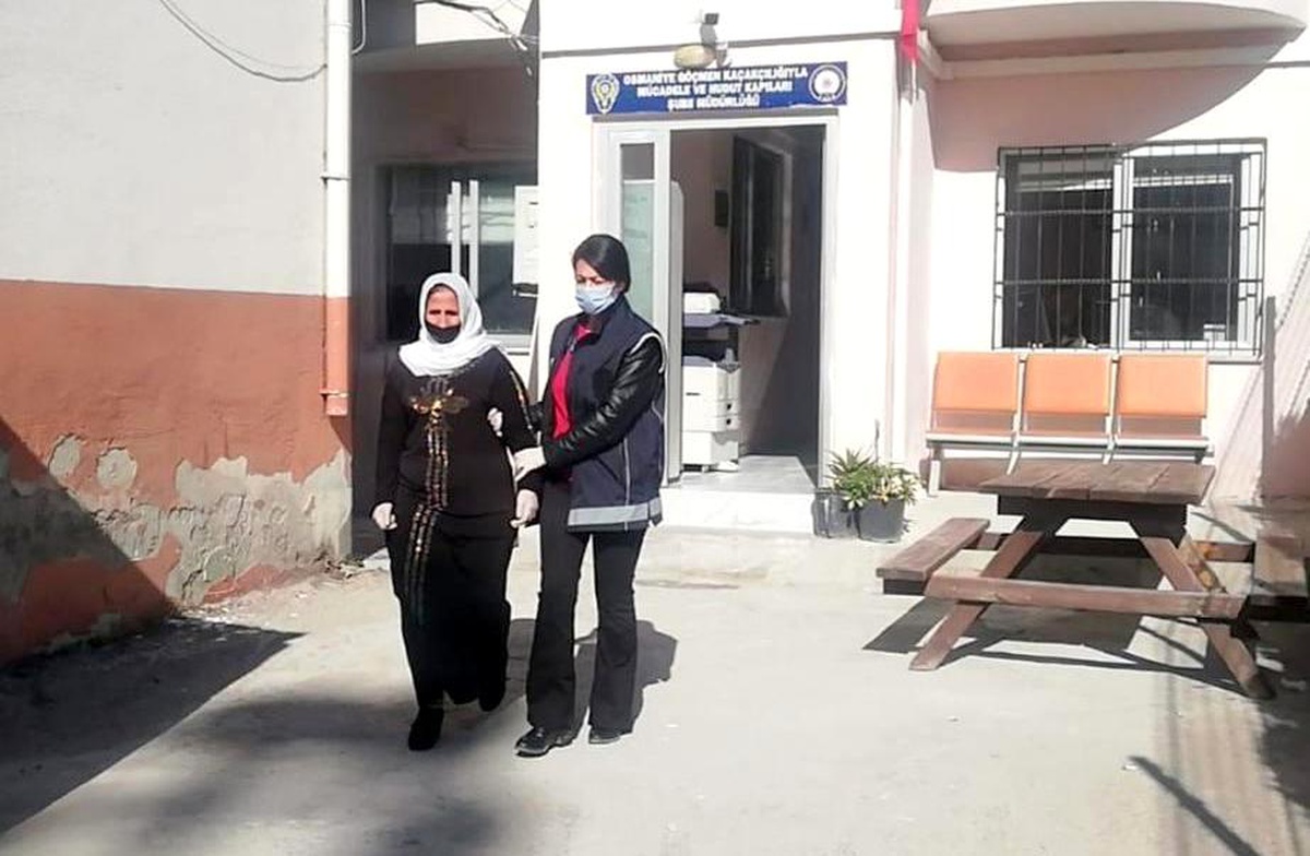 Bulaşıcı hastalık kodundan Türkiye\'ye giriş yasağı olan Suriyeli kadın yakalandı