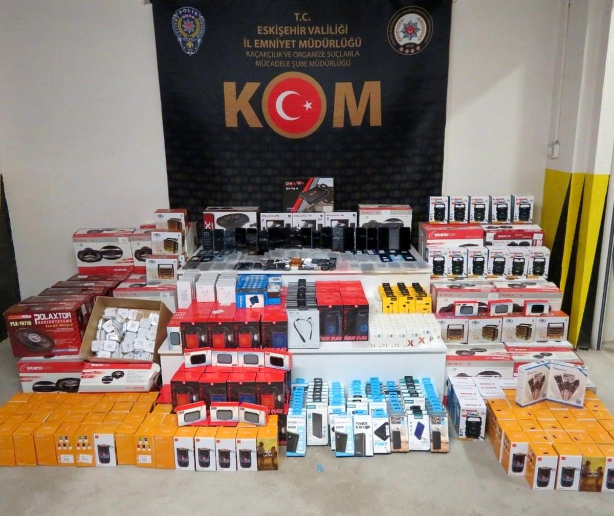Elektronik eşya kaçakçılığı yapan 5 kişi yakalandı
