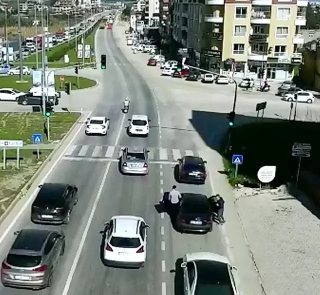 Hatay'da şoför değişimi yapan araçtakiler drone tarafından tespit edildi