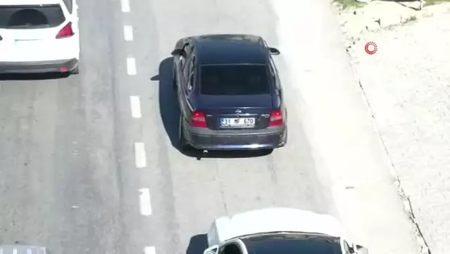 Hatay'da şoför değişimi yapan araçtakiler drone tarafından tespit edildi