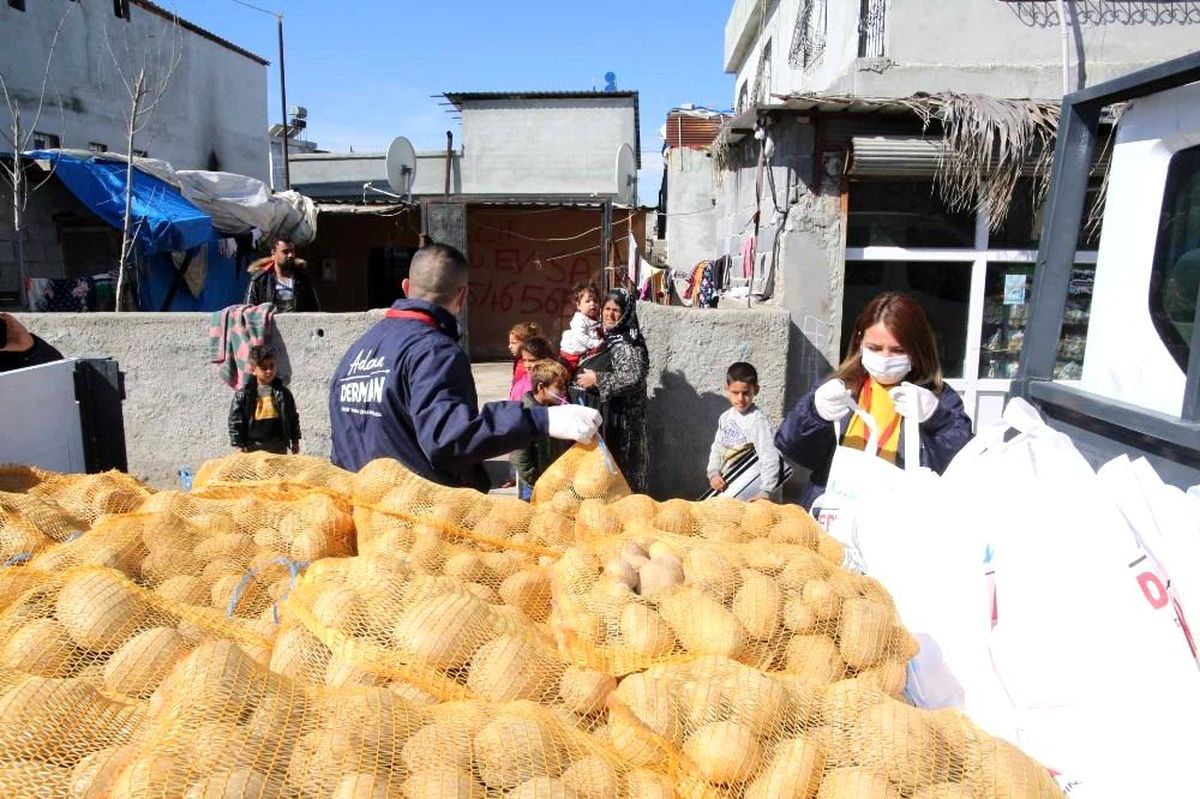 Hayırseverlerden ihtiyaç sahiplerine patates limon