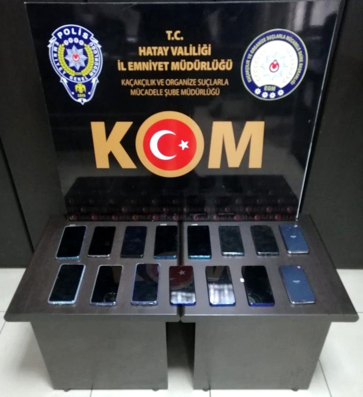 İskenderun\'da 13 gümrük kaçağı telefon ele geçirildi