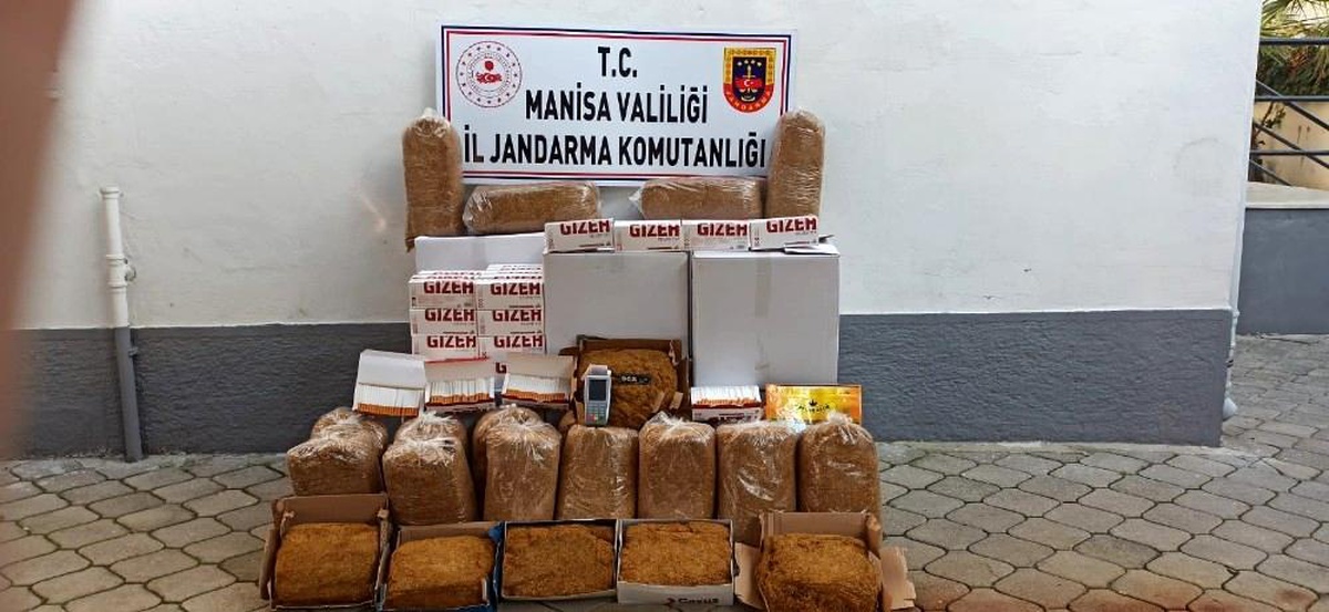 Son dakika haberi: Jandarmadan kaçan kamyonette kaçak tütün ve makaron çıktı